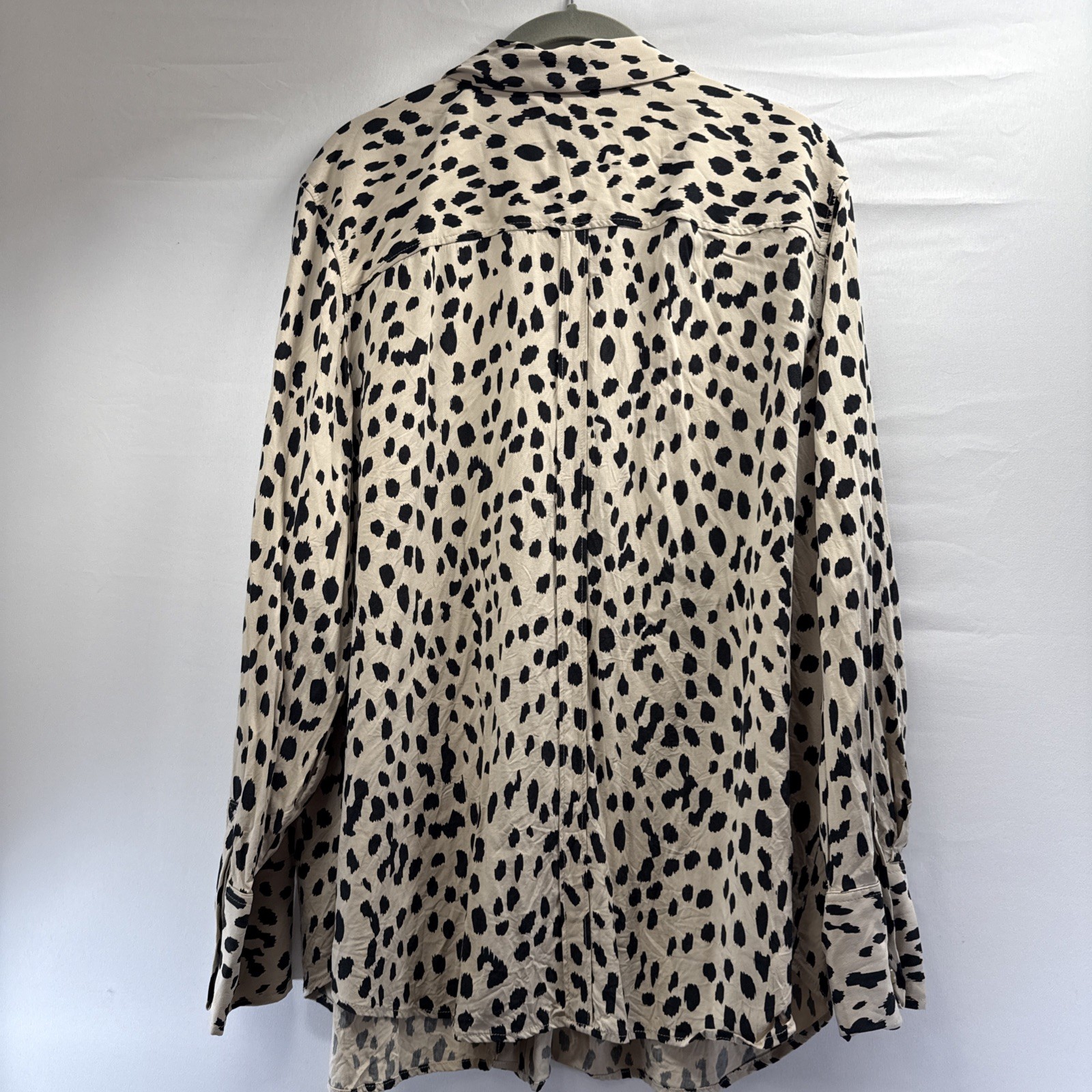 Chicos Women’s Top Size XL Black Tan Animal Print Long Sleeve Hidden Button Up