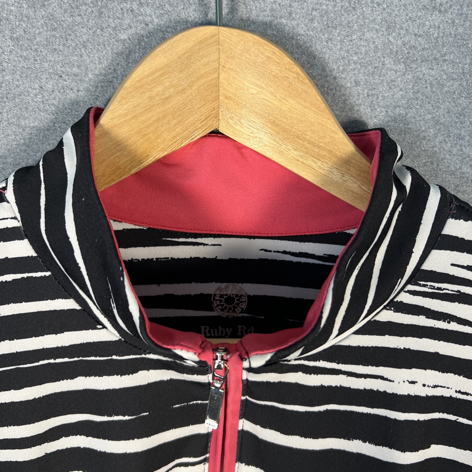 Ruby Rd. Black & White Brushstroke-Stripe 1/3 Zip Top Size XL Hot Pink Trim