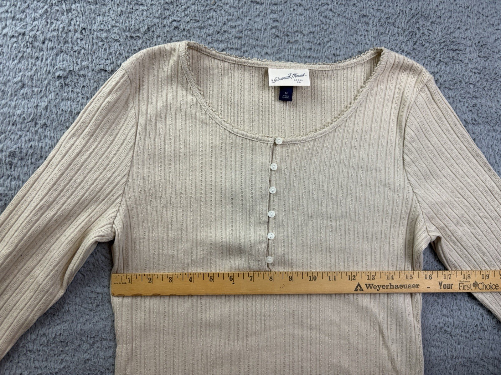 Universal Thread Womens Medium Tan Long Sleeve Pointelle Henley Shirt