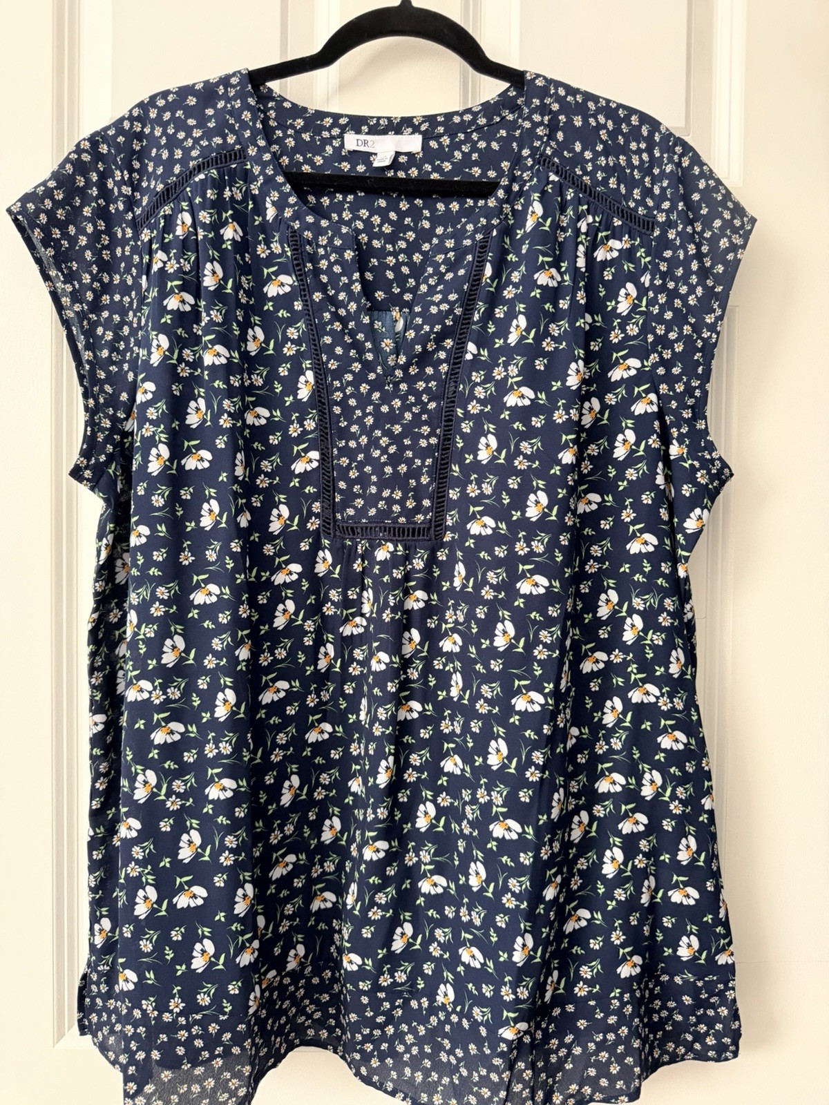 DR2 Women’s Navy Floral Top with Embroidered Detail Size XXL