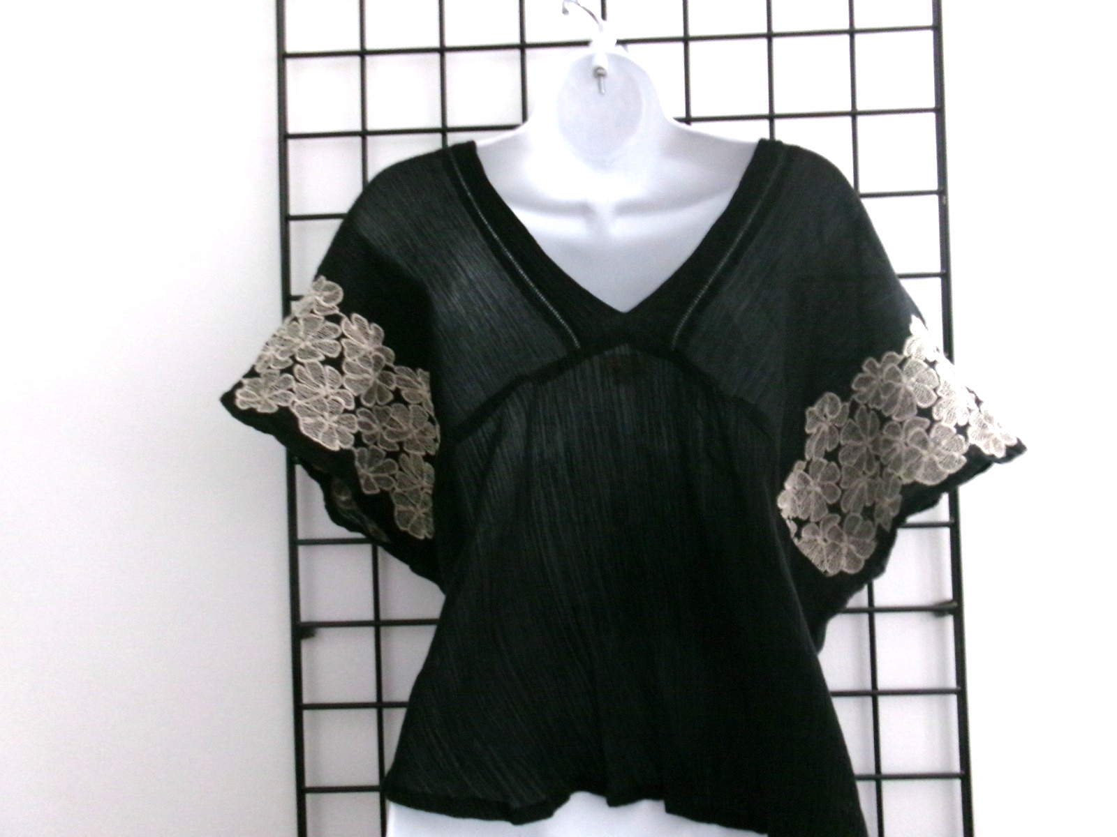 WORLD MARKET 🌸 ONE SIZE / S / M / L==CRINKLED BLACK / BOXY BOHO BLOUSE