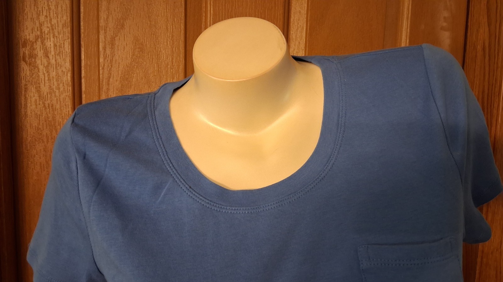 Talbot’s Plain Blue Tee With Pocket and Short Sleeves Misses Size L