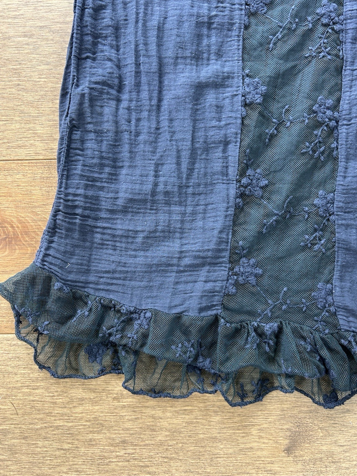 Tempo Paris Womens Silk Blend Navy Top M Romantic Embroidered Ethereal Fairy