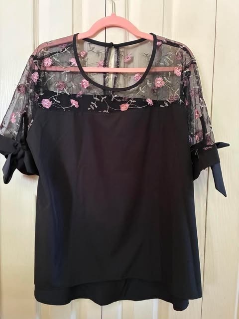Womens black short sleeve top, lace top, tie sleeves, Size L