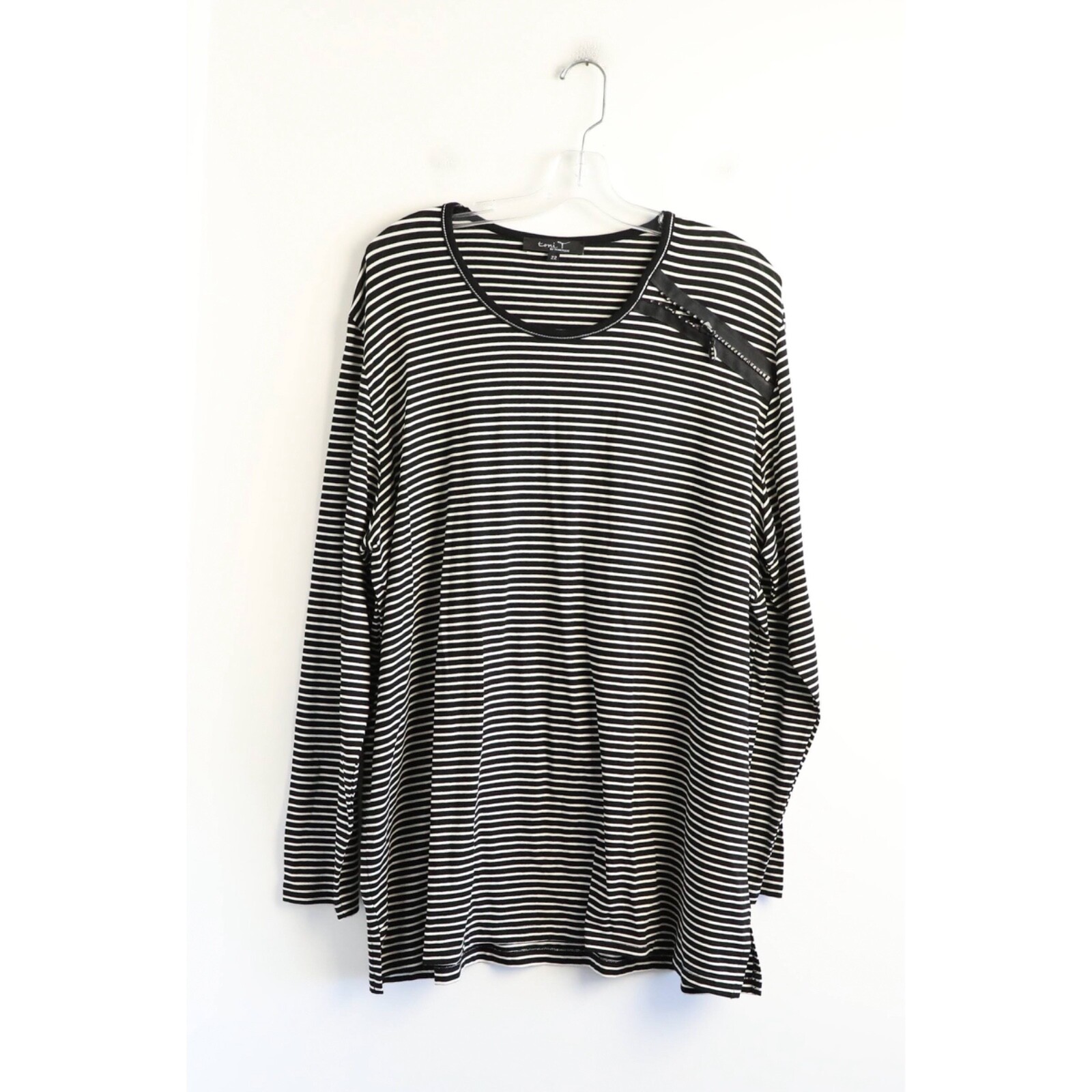 Toni T Plus Top black striped print 22 stretch tunic comfy decorative zipper