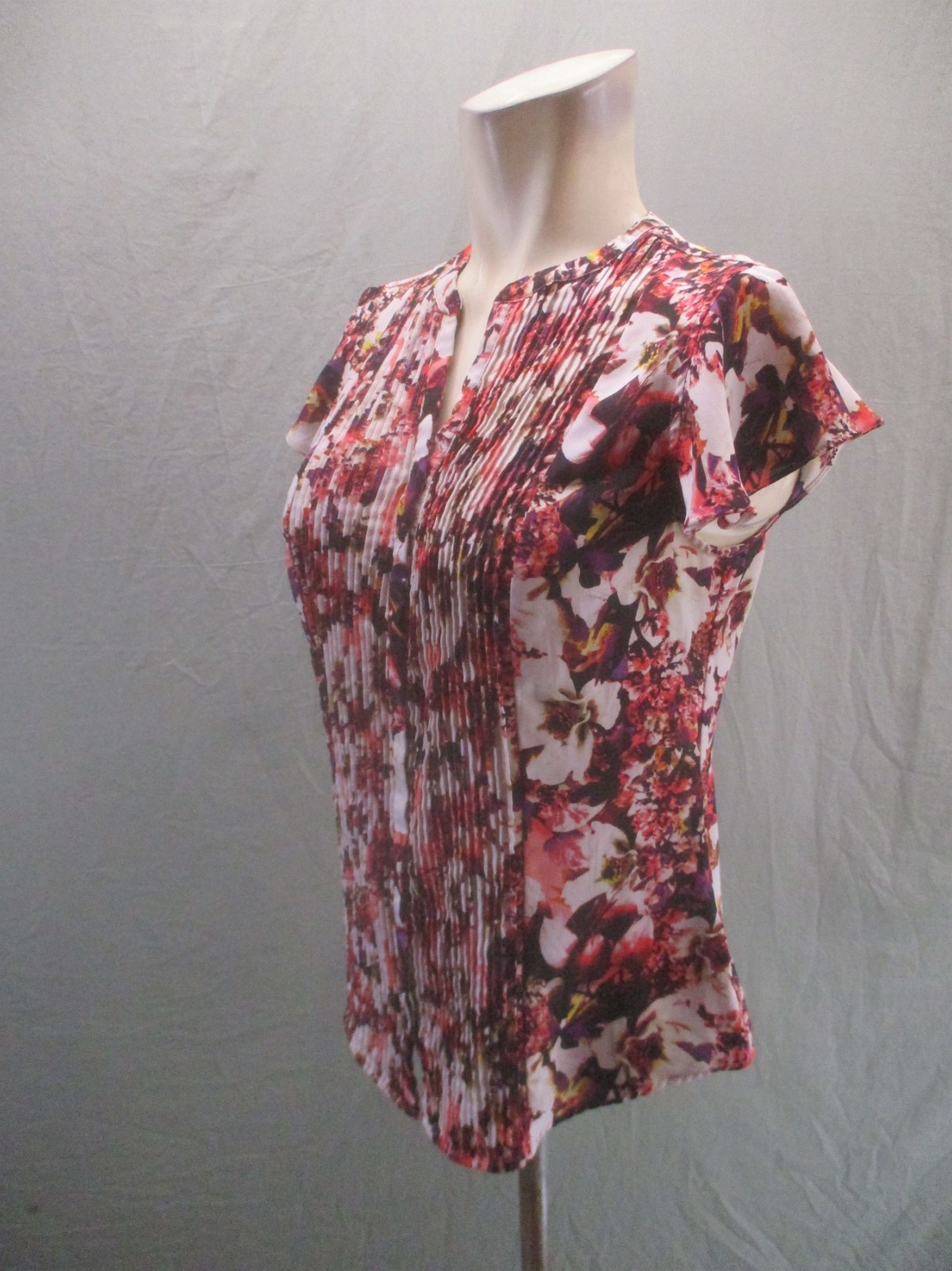 Covington Size M Womens Multicolor Floral Short Sleeve V Neck Buttons Blouse 551
