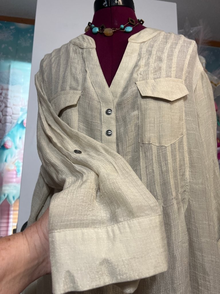 Cato Woman Tunic Top Women 14/16W Beige Good Roll Tab Sleeve Pintuck Metallic