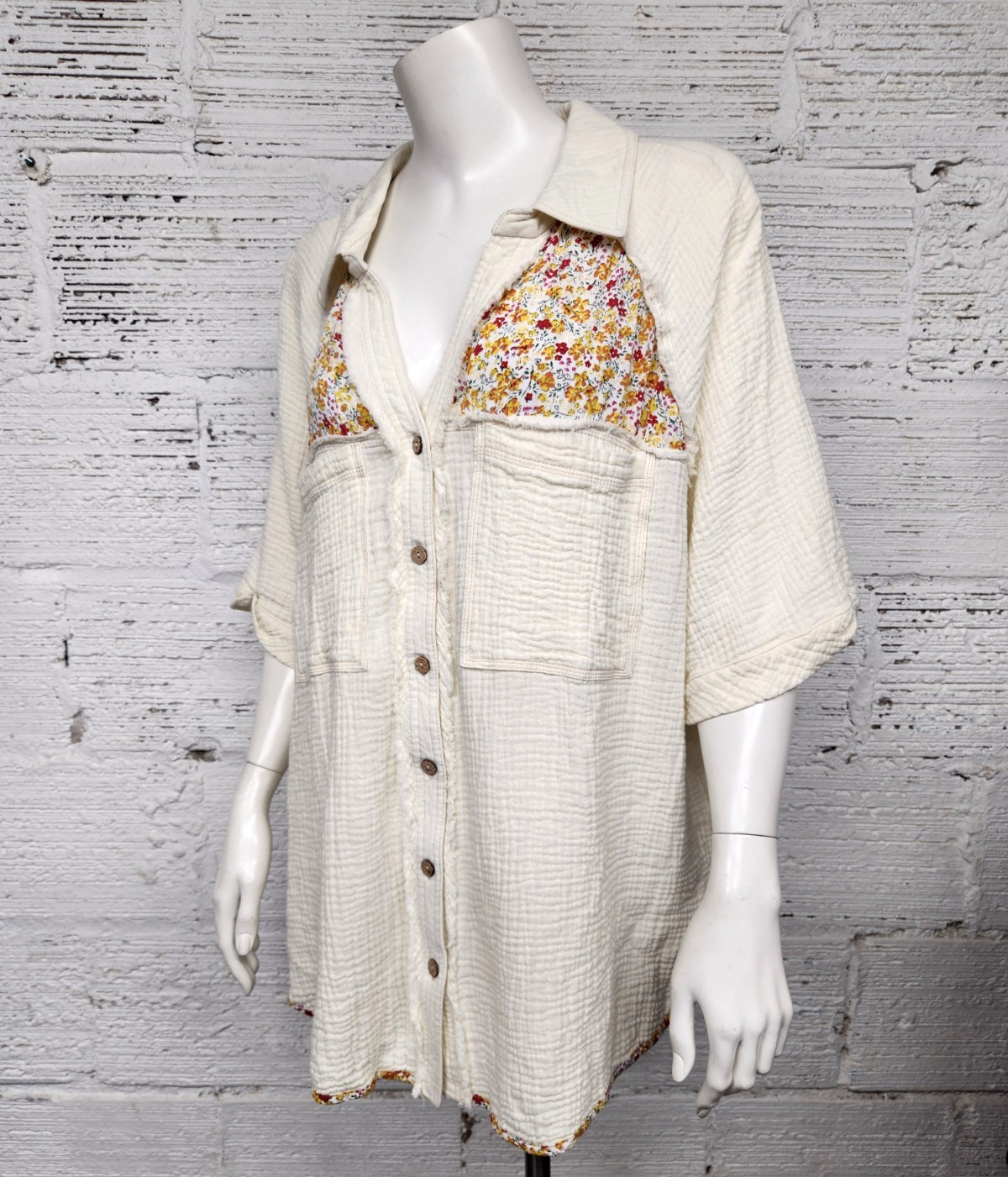 Sage & Fig Plus Size 1XL Floral Raw Edge Detail Short Sleeve Button Up Shirt