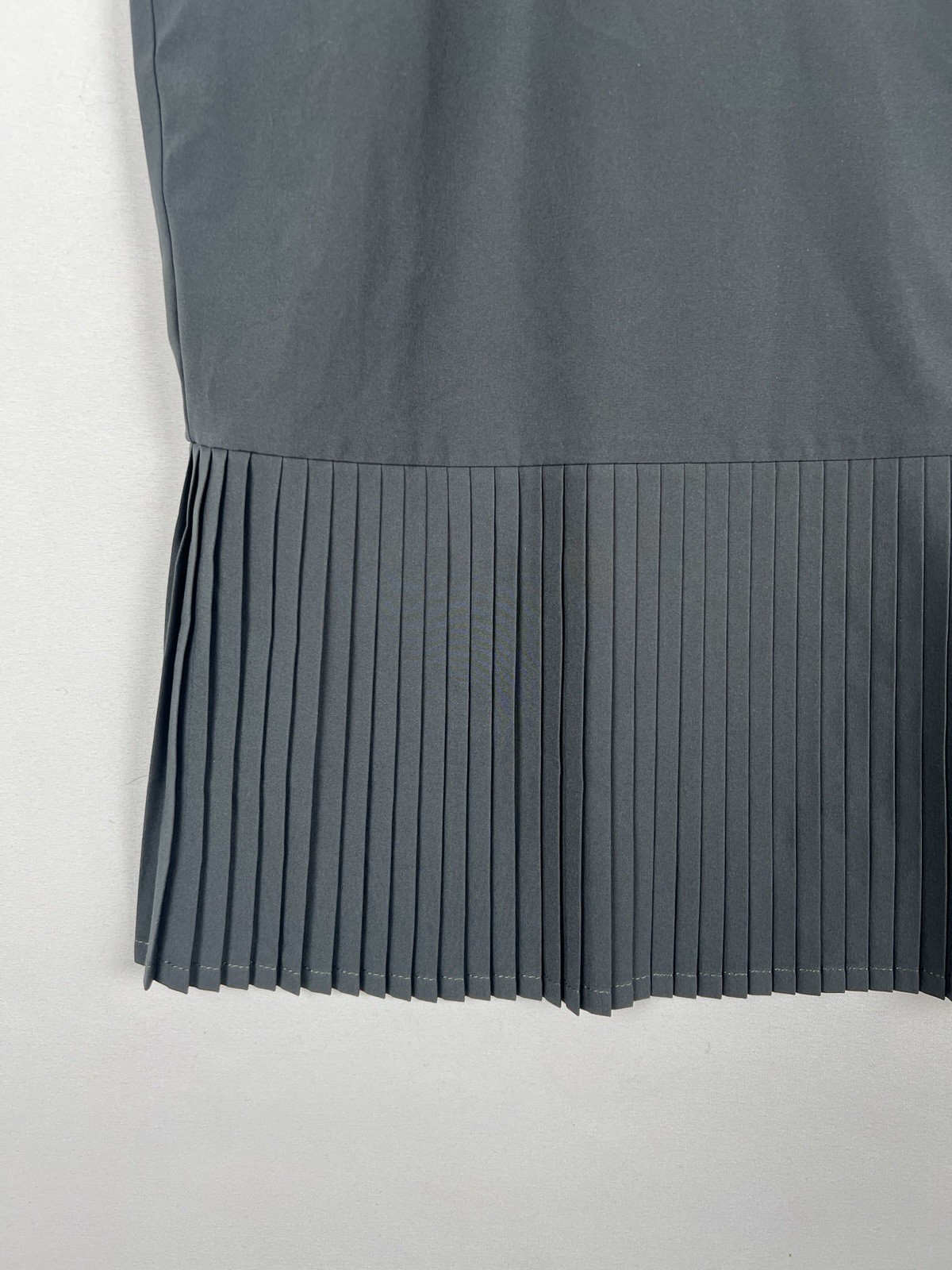 Spanx Women’s Medium Get Moving Yes, Pleats! Pleated Tank Top Gray Green Light