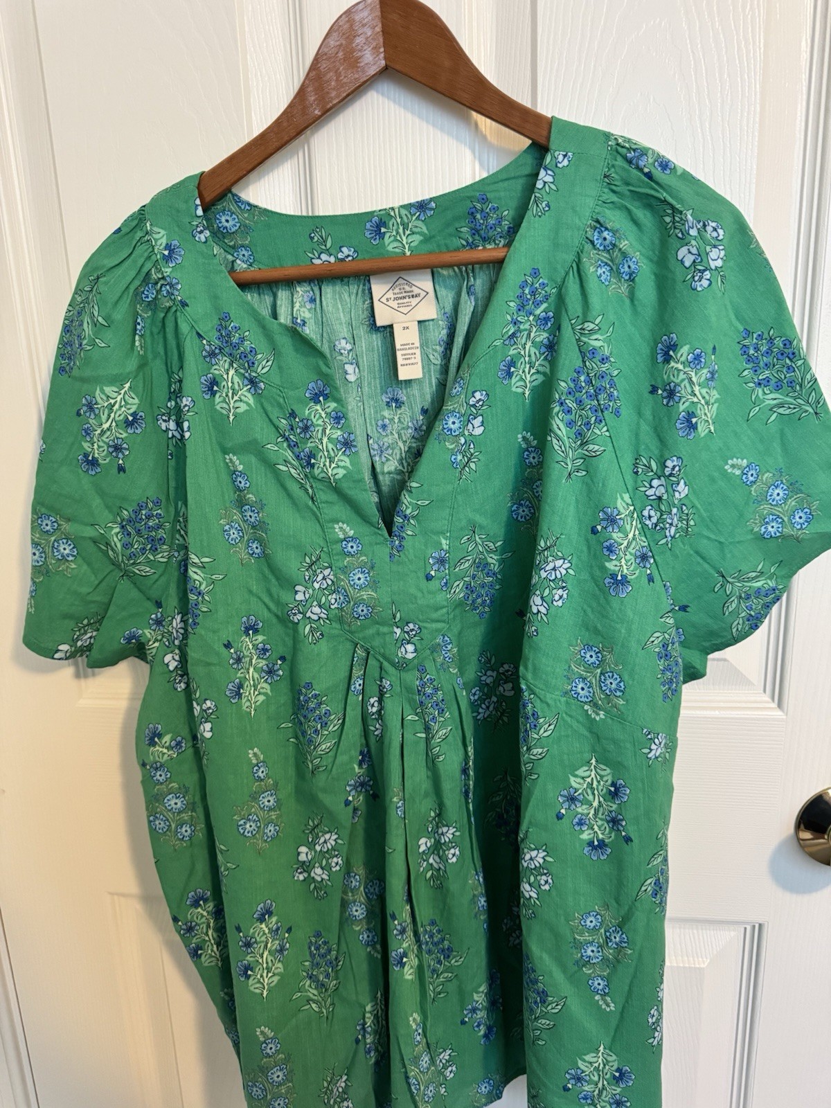 St. John’s Bay Women’s 2X Green Blue White Floral V-Neck Short Sleeve Blouse