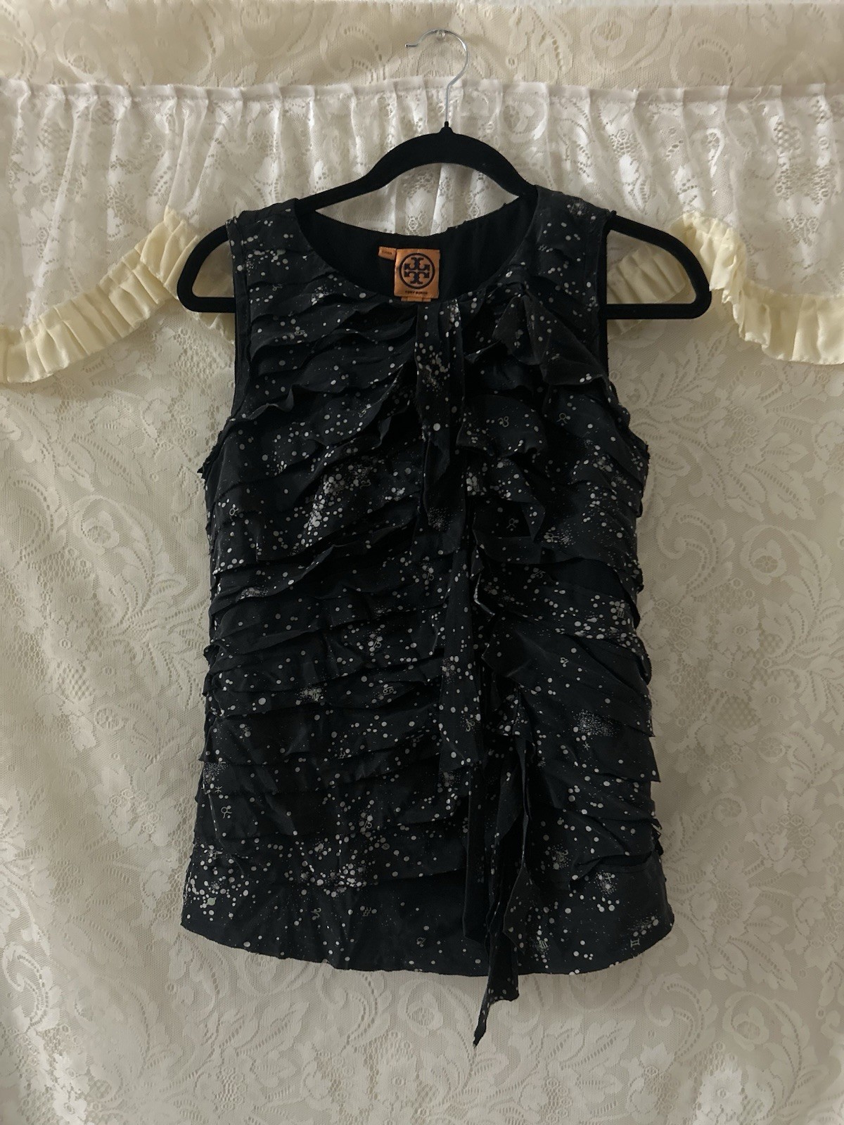 Tory Burch sleeveless Ruffle silk top, it has Zipper On One Side, Size 4