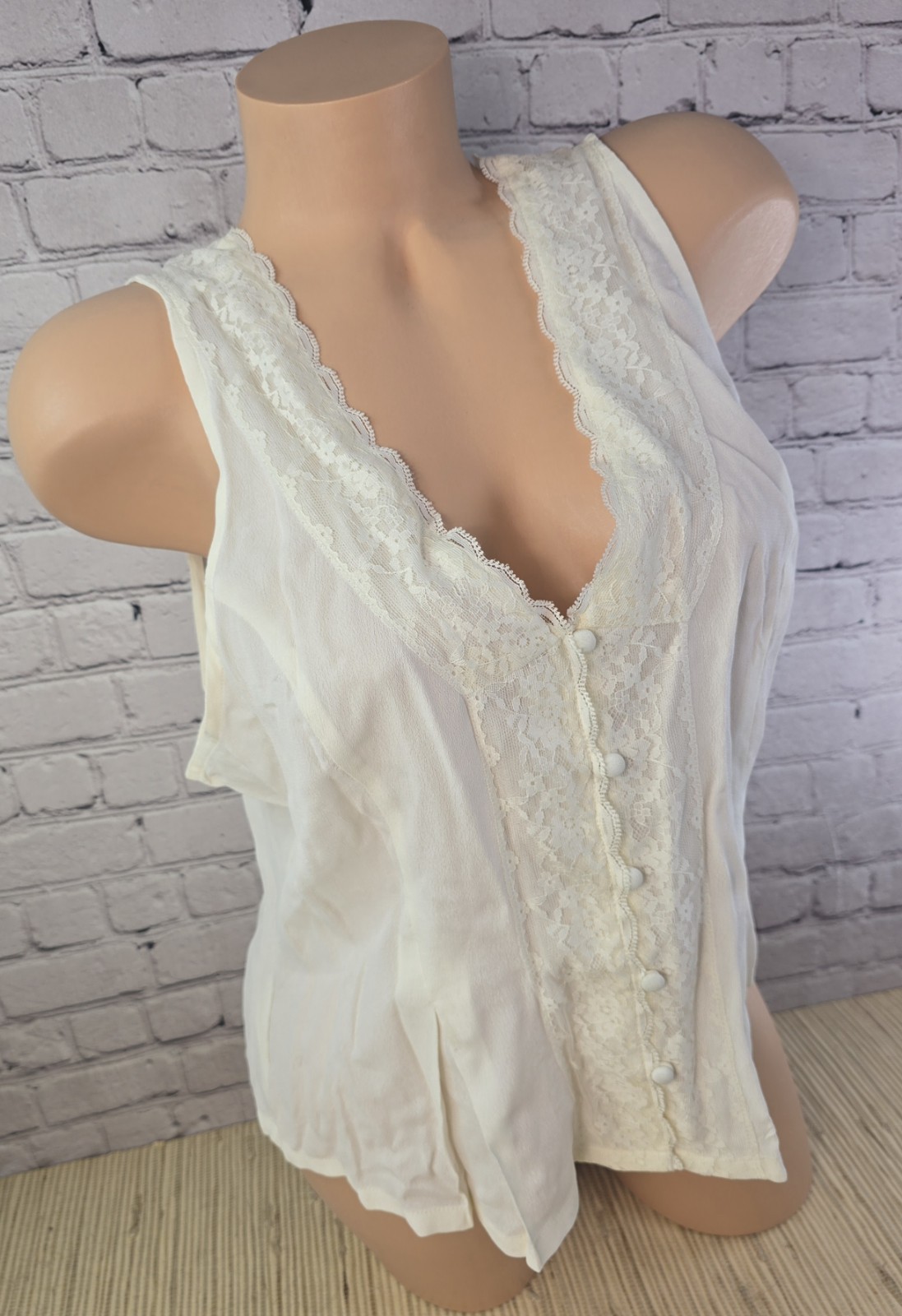 The Drop L Large Paloma Lace Top Whisper White Tank Ivory Classic Victorian