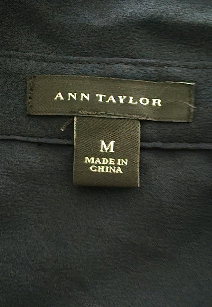 Ann Taylor Navy Sleeveless Popover Placket Front Blouse. Medium GUC