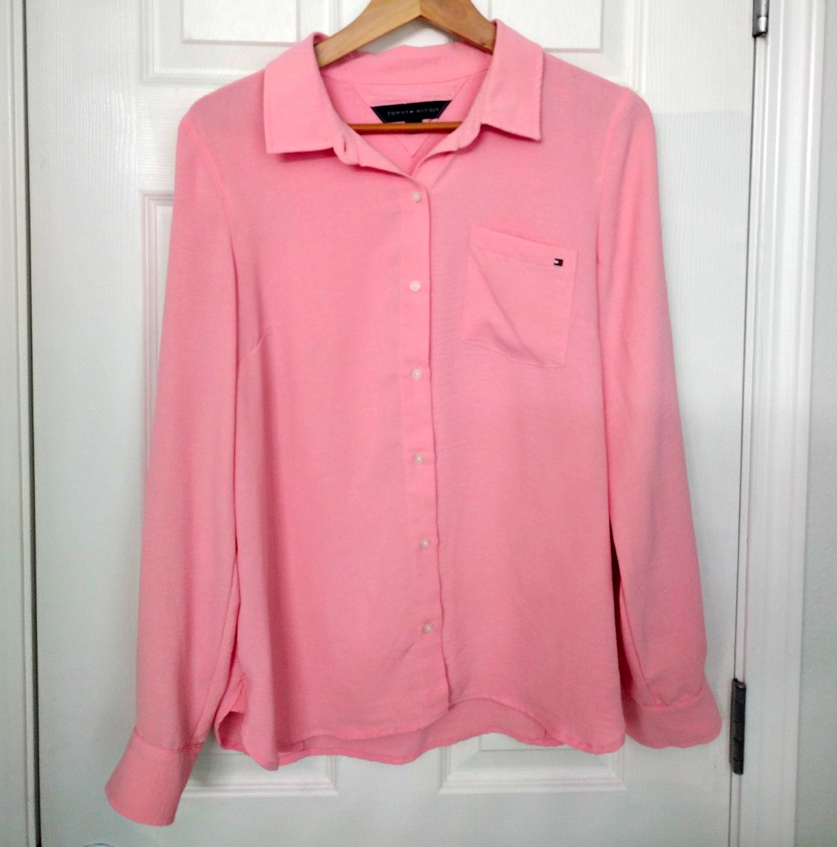 Tommy Hilfiger Women’s Pink Solid Cotton Woven Collared Button-Up Shirt M