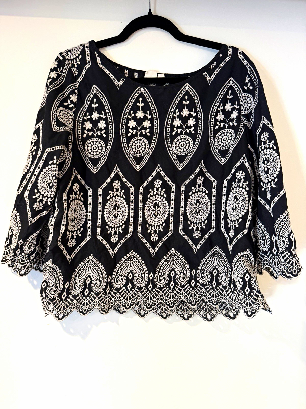 GAP Black/White Embroidered Scoop Neck Pullover Blouse Women’s Size L