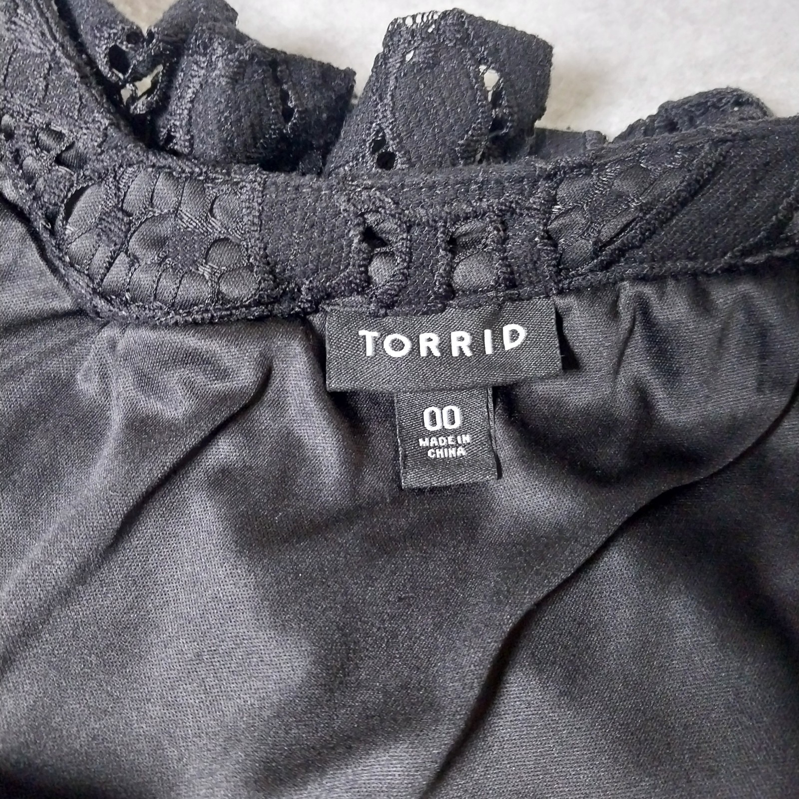 Torrid Size 00 Black Lace V-Neck Button Front Ruffle Short Sleeve Crop Top