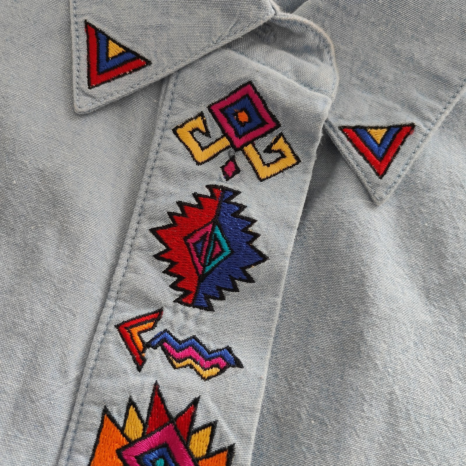 David Brooks Women’s Aztec Southwest Embroidered Denim Shirt Metal ButtonSize 14