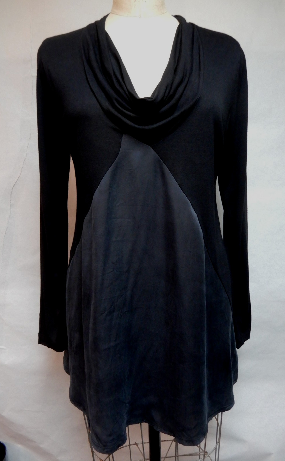 ISDA & CO Black Rayon/Silk Swing Tunic Cowl Neck Long Sleeve Size L EUC