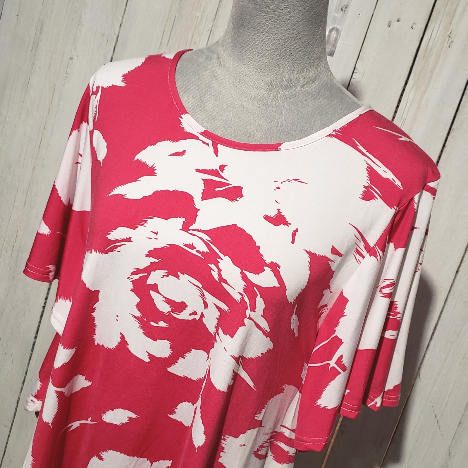 Robert Louis M Top Pink White Floral Flutter Cottage Tropical Resort Dopamine