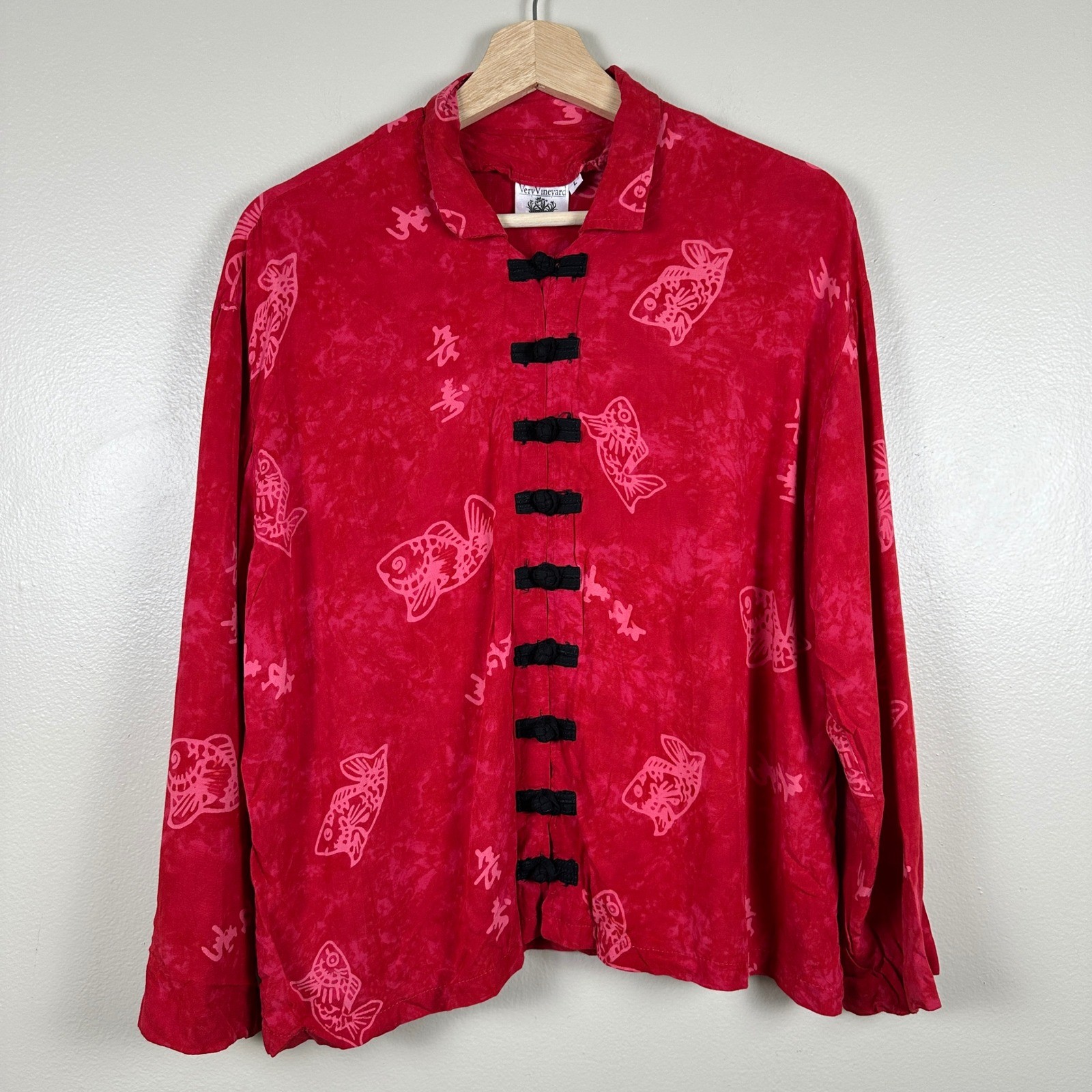 Very Vineyard Women’s Large Blouse Red Fish Calligraphy Frog Closure Boho