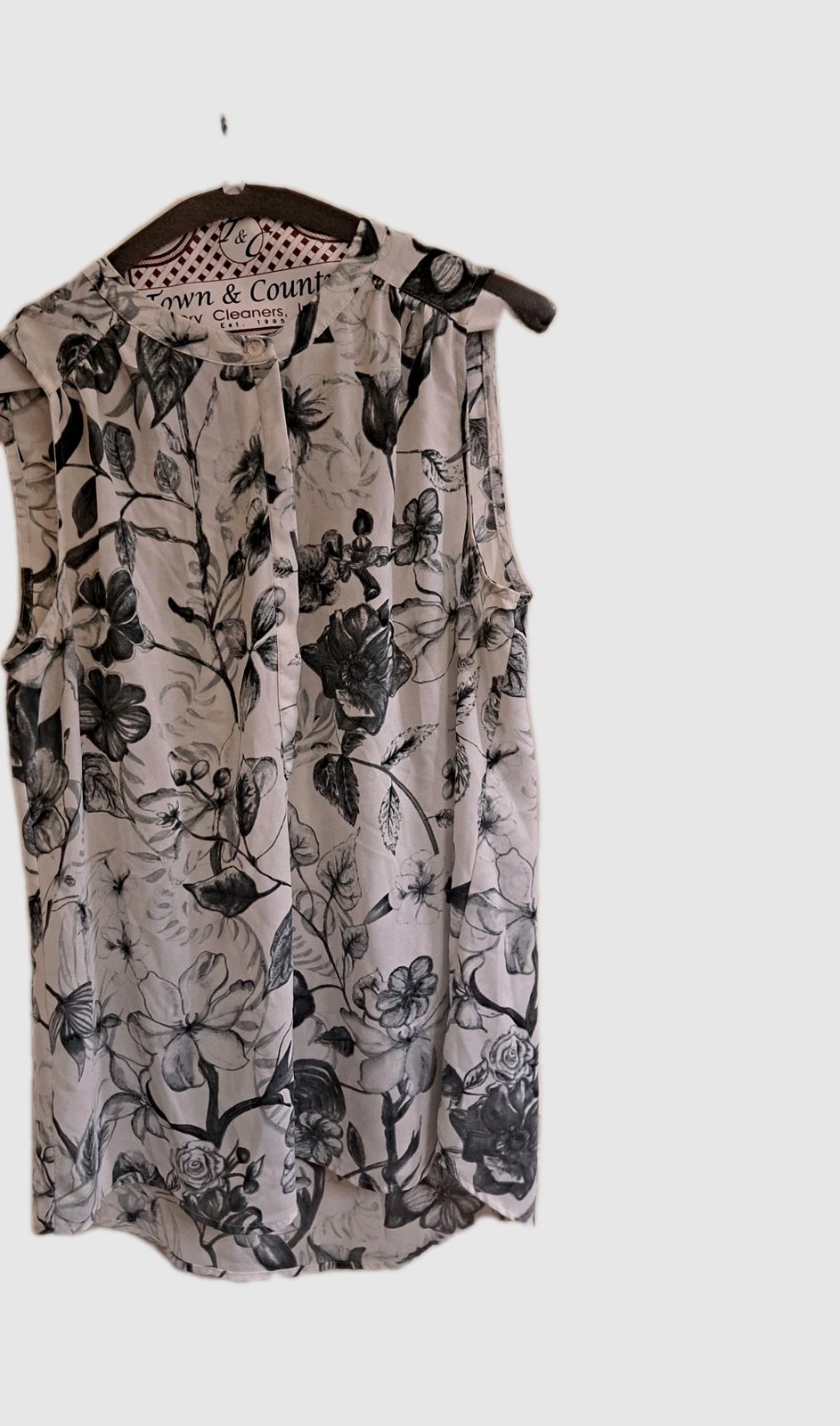 Katherine Barclay Blouse Women’s XL Pleated sleeveless white black gray Floral