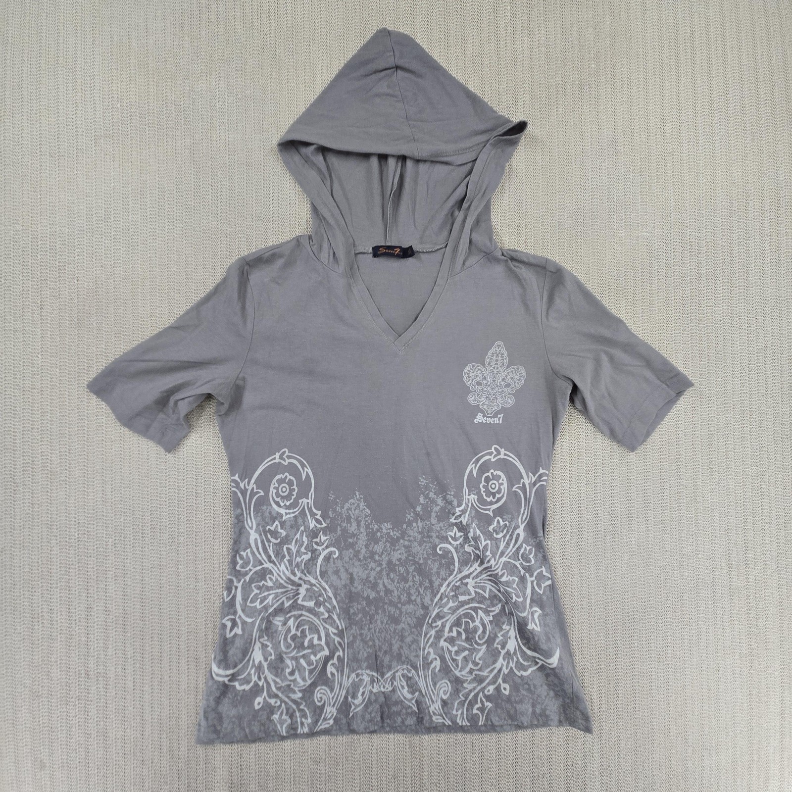 Seven7 Shirt Womens Small Gray Hooded Fleur De Lis Scroll Graphic Tee V Neck