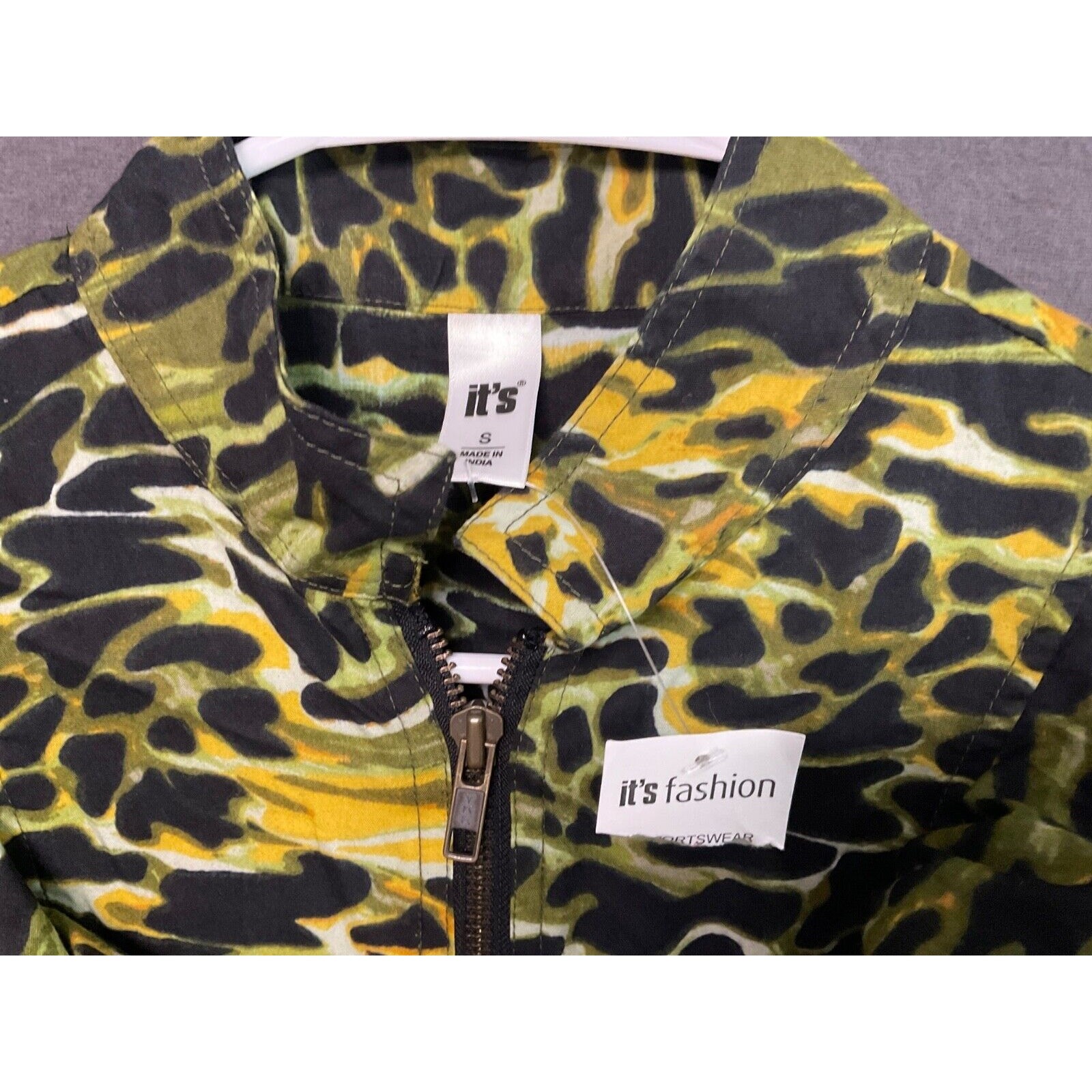 it’s Fashion Green Camo Ruffle Zip Shirt Jacket Women’s Small Cotton NWT