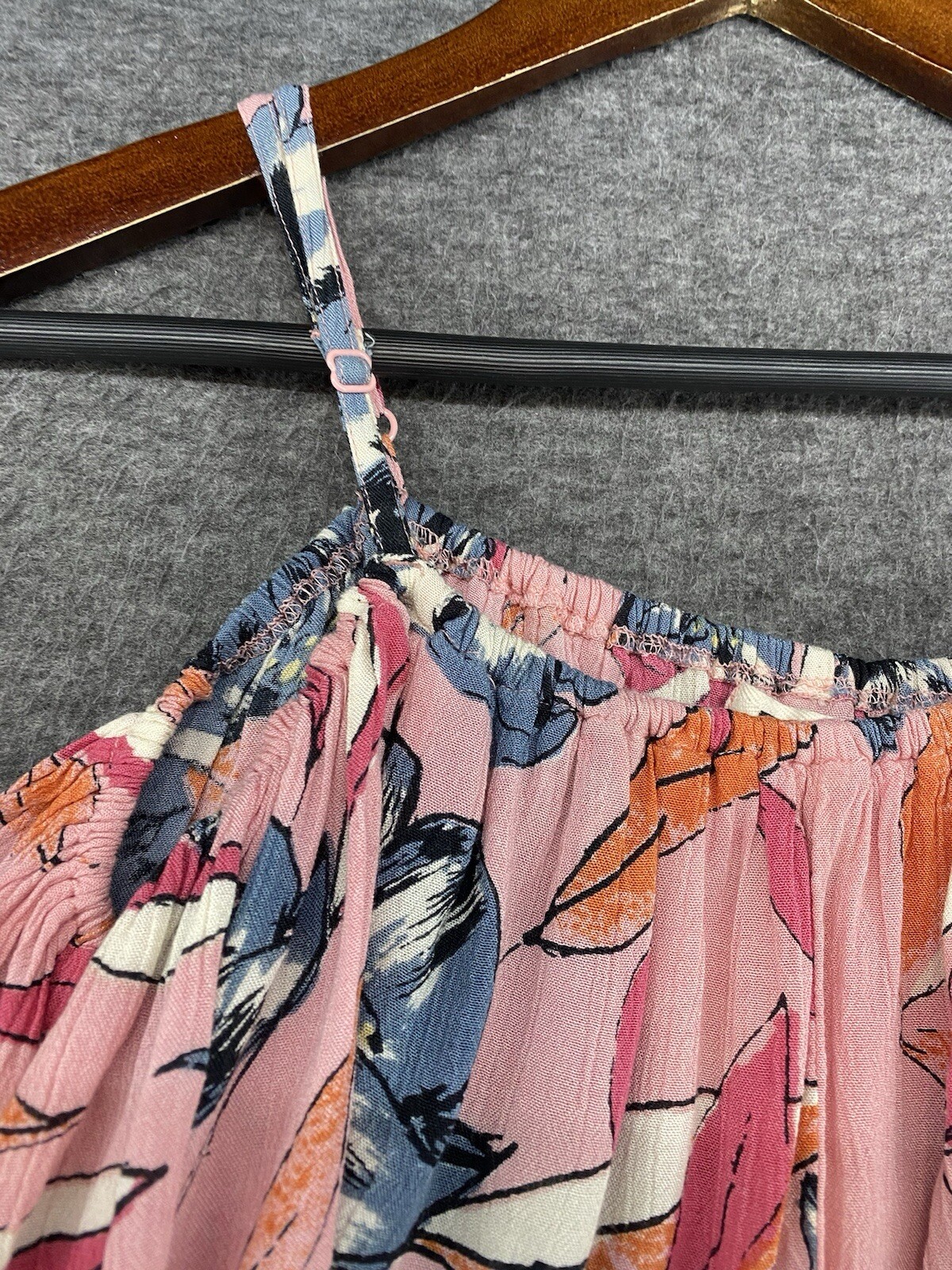Billabong Pink Floral Cold Shoulder Ruffle Top Women’s Size Medium