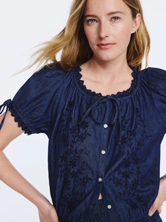 Free Assembly Womans Blue Embroidered Crop Top Size Large (12-14) NWT