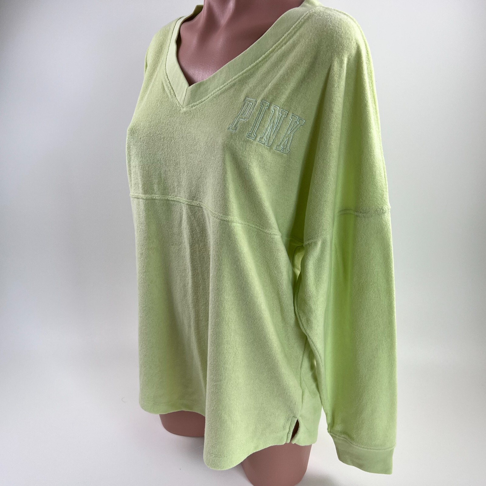 Victoria’s Secret PINK Long Sleeve V-Neck Sleepwear T-Shirt Green Size M NWT