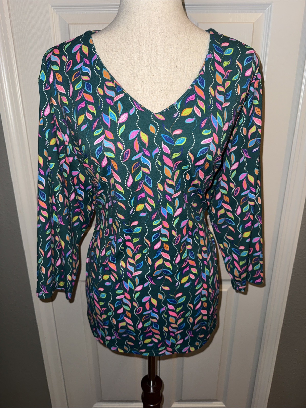 Lulu B 1X Multicolor Leaf Pattern In Forest Green UPF50 Colorful 3/4 Sleeves