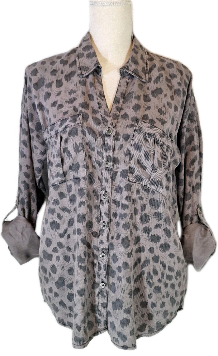 NWOT LOVESTITCH SzS Tencel Cheetah Button Down Blouse Collared V-neck Shirt Grey