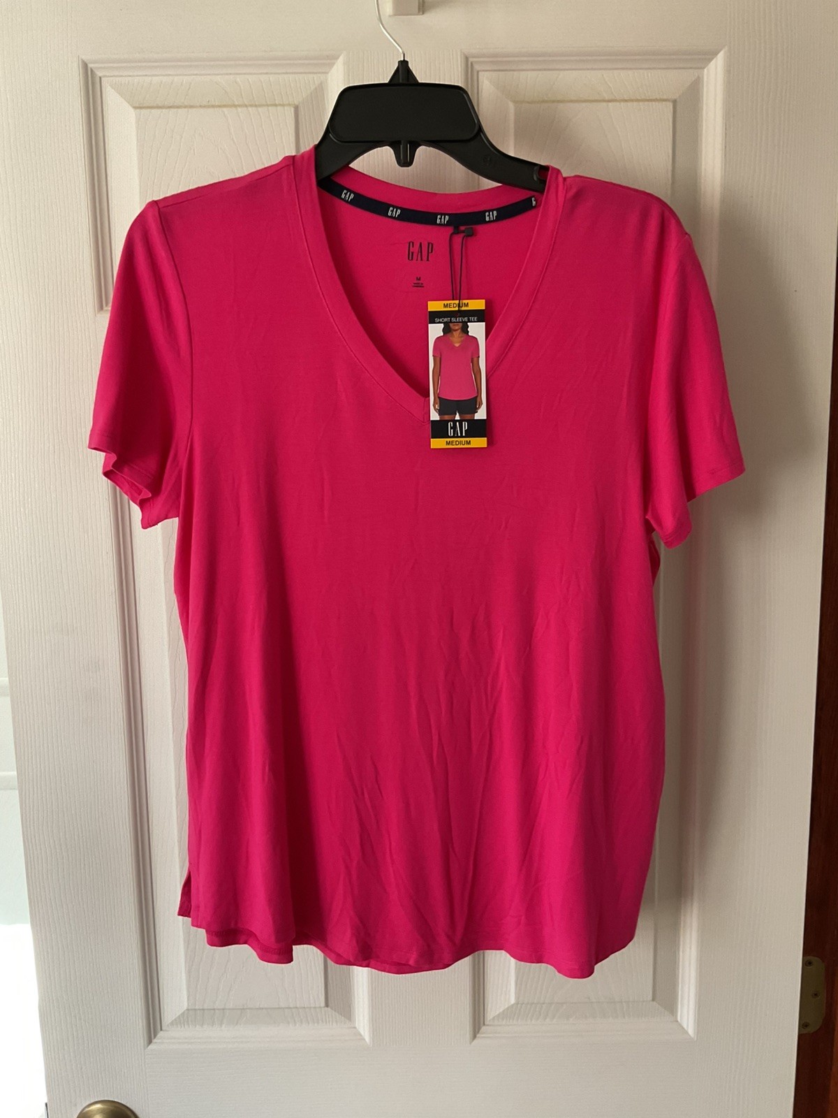 $34 Gap Ladies Machine Washable Relaxed Easy Fit Short Sleeve V-Neck Tee Medium