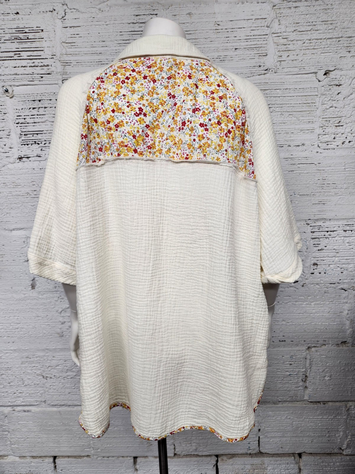Sage & Fig Plus Size 1XL Floral Raw Edge Detail Short Sleeve Button Up Shirt