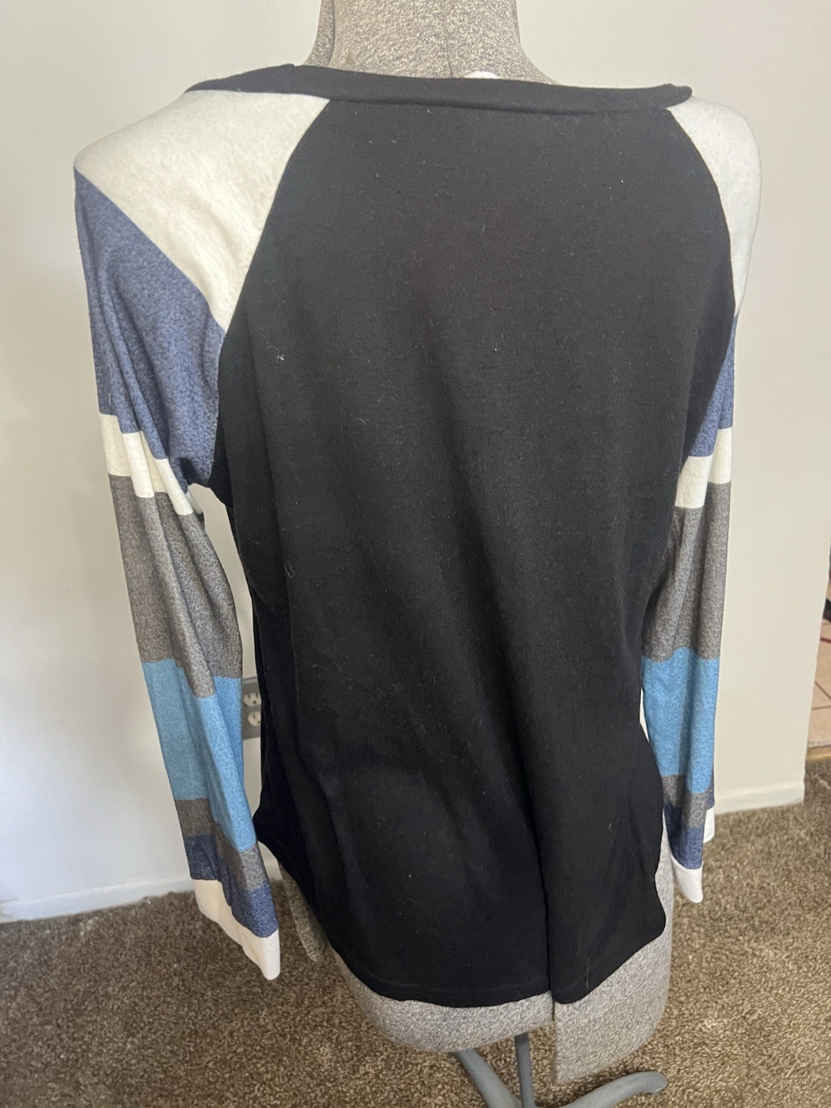 Women’s Top Yidarton Long Sleeve Crew Black, Blue Gray and White Size Large