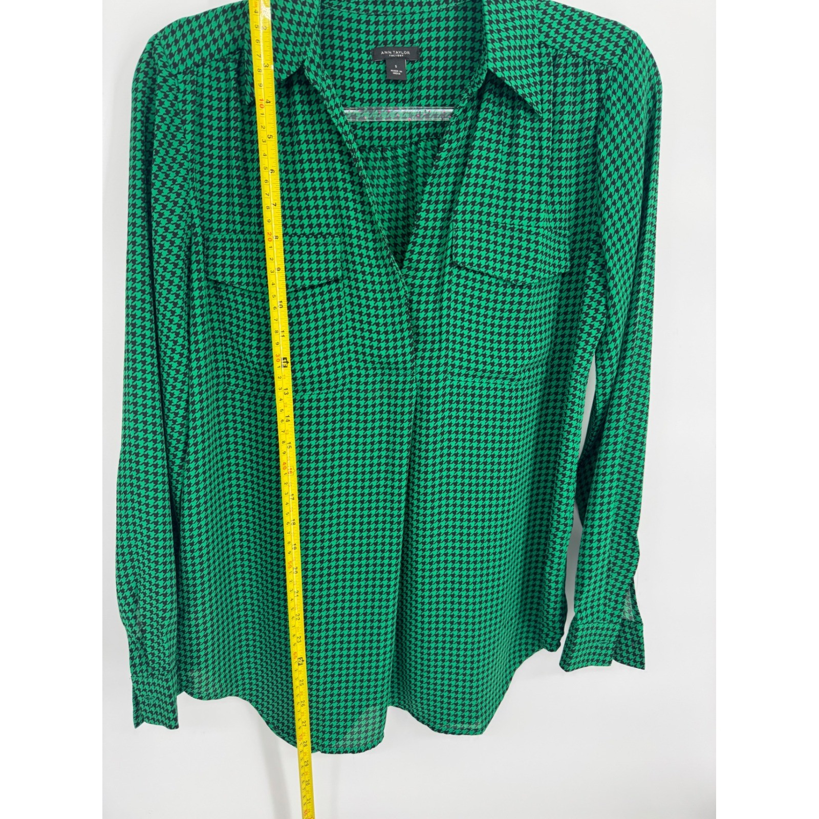 Ann Taylor Factory Green Black Houndstooth Button Down Blouse Sz Small V-Neck