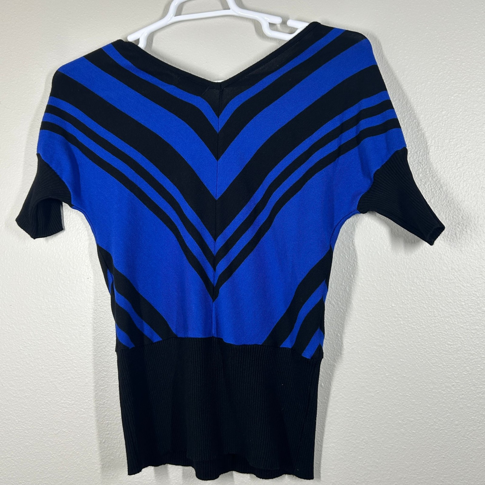 Questions Womens M Blue Black Striped V-Neck Short Sleeve Knit Top Ribbed Waist