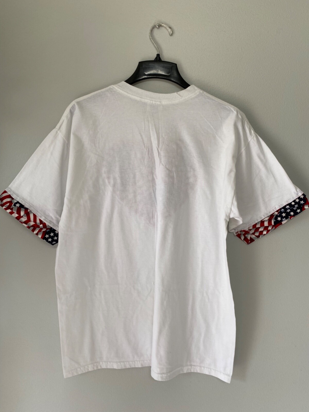 JERZEES WOMEN’S WHITE BOW AND HEART WITH A FLAG INSIDE PATRIOTIC SHIRT SIZE XL