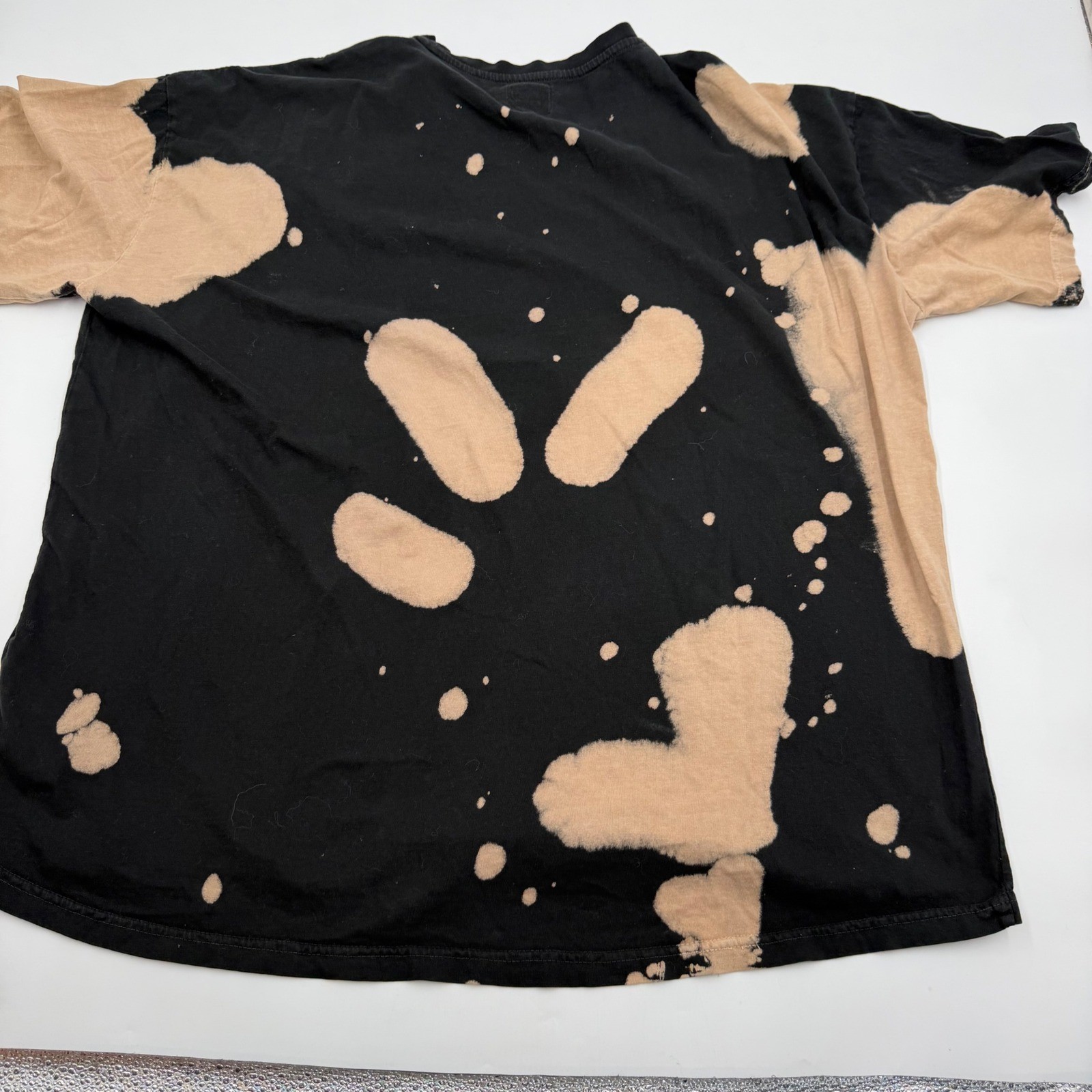 Modish Rebel World Tour Skull Roses Bleach Wash Graphic T-Shirt Black Large