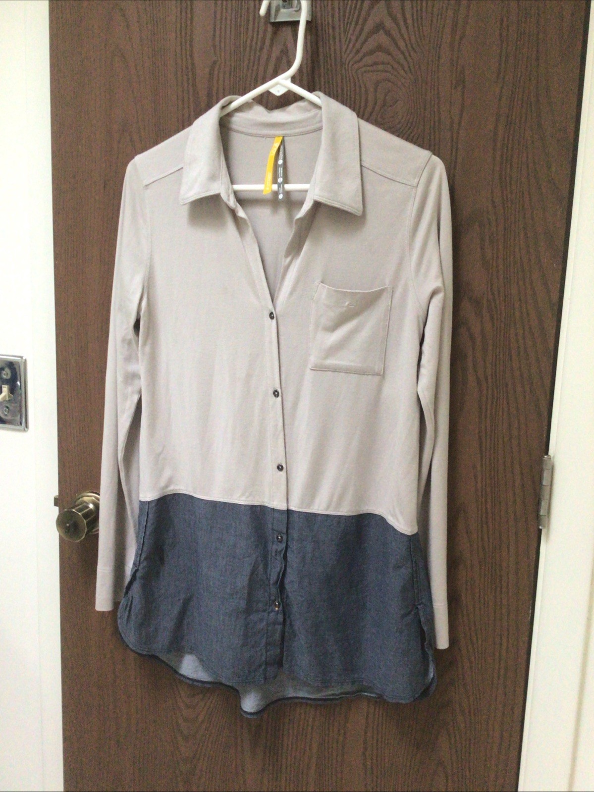 Lole eco stretch tunic top beige gray logo, button down collared, sz M