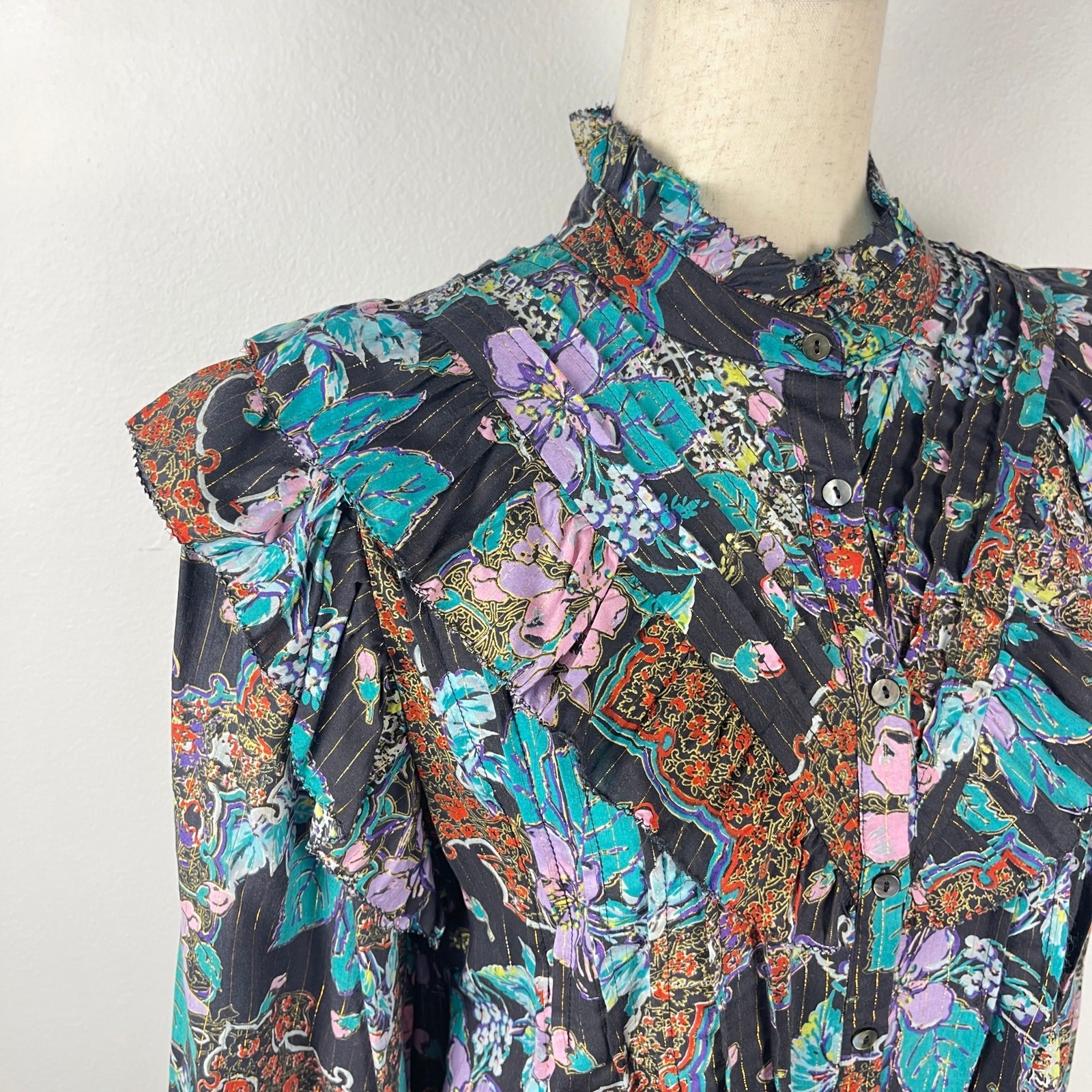 Love the Label Floral Print Metallic Long Sleeve Mock Neck Button Blouse Small