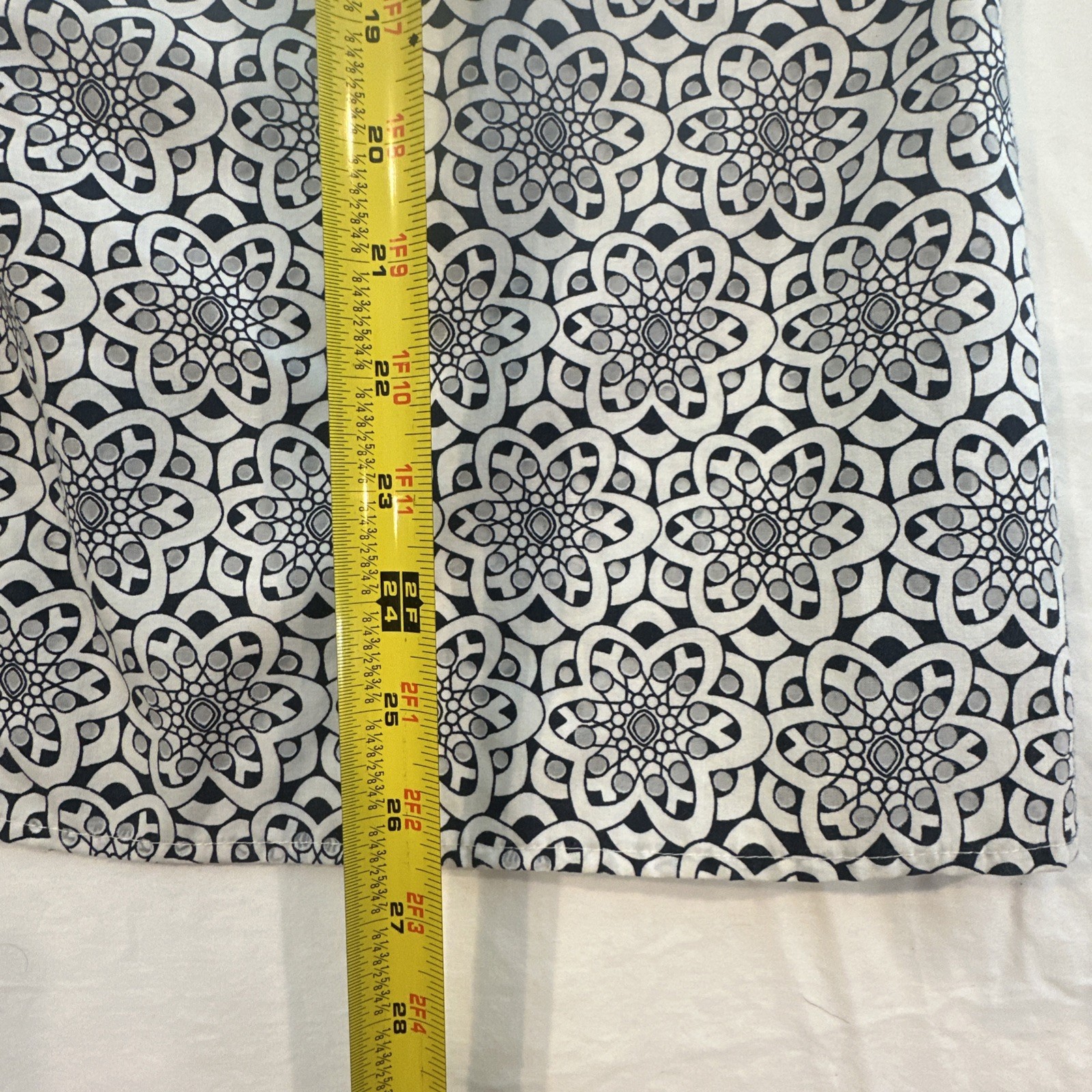 Graphic Modern Classic Geometric Peekaboo Sheer Blouse Womens XL Black White