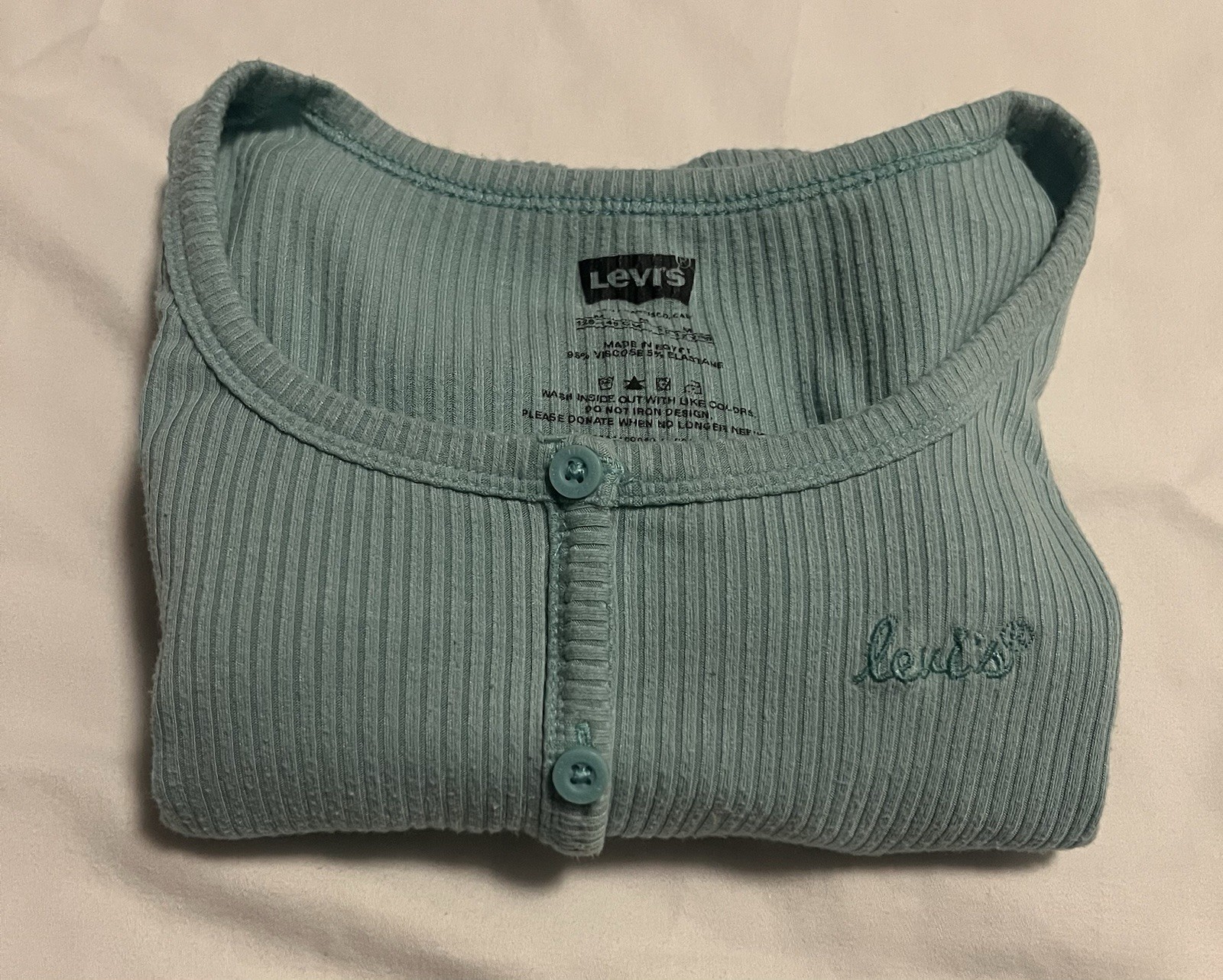 Levi’s Women’s Blue Solid Knit Button Front Scoop Neck Stretch Top, Size M