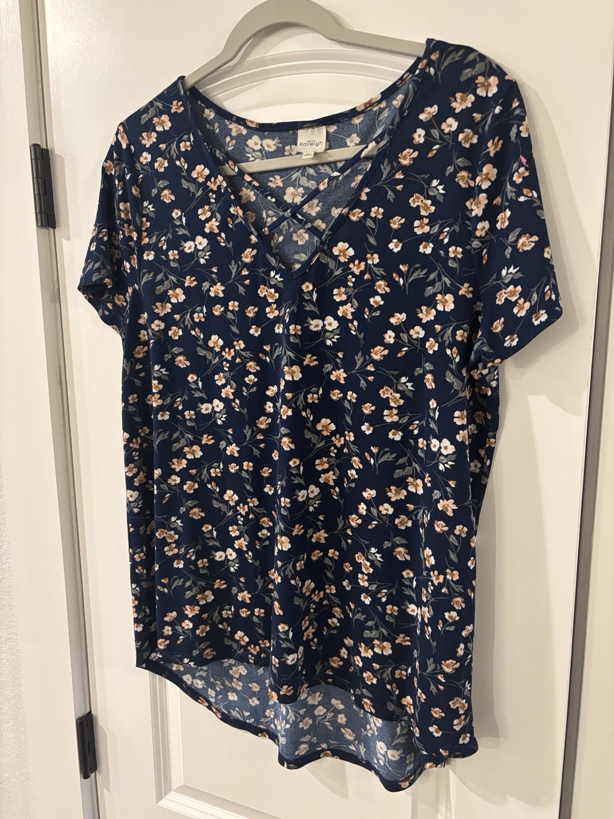 Kaileigh Floral V-Neck Short Sleeve Criss-Cross Hi-Low Pullover Blouse L