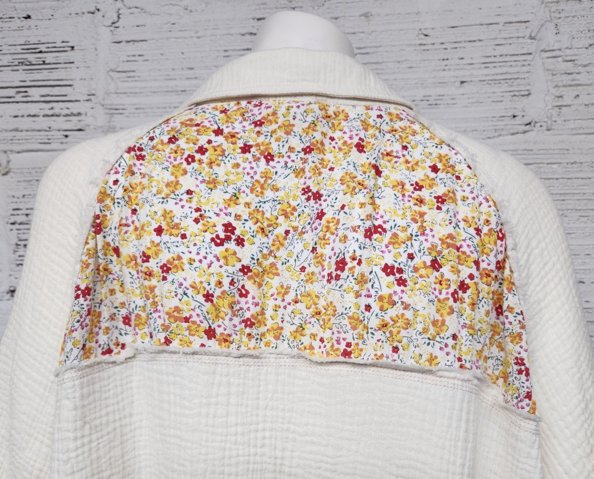 Sage & Fig Plus Size 1XL Floral Raw Edge Detail Short Sleeve Button Up Shirt