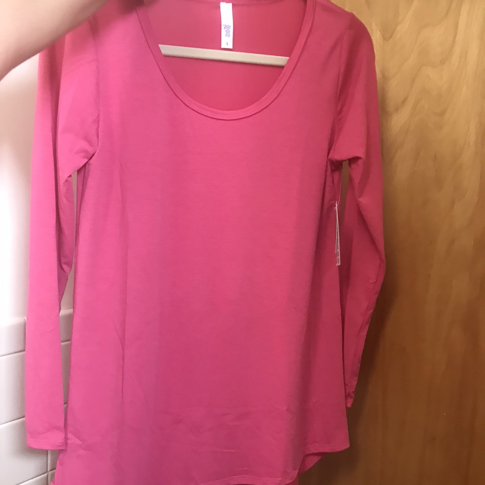 LuLaRoe Lynnae Solid Fushia Knit Long Sleeve Tunic High/Low Hem NWT Sz S