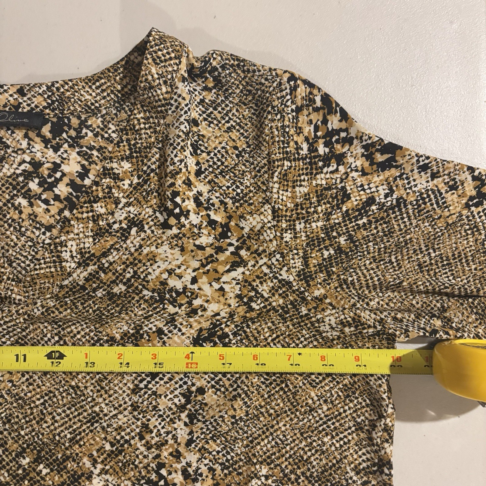 Rose & Olive Tunic Blouse Snake Print Split Neck Long Cuff Sleeve Large 2B-9