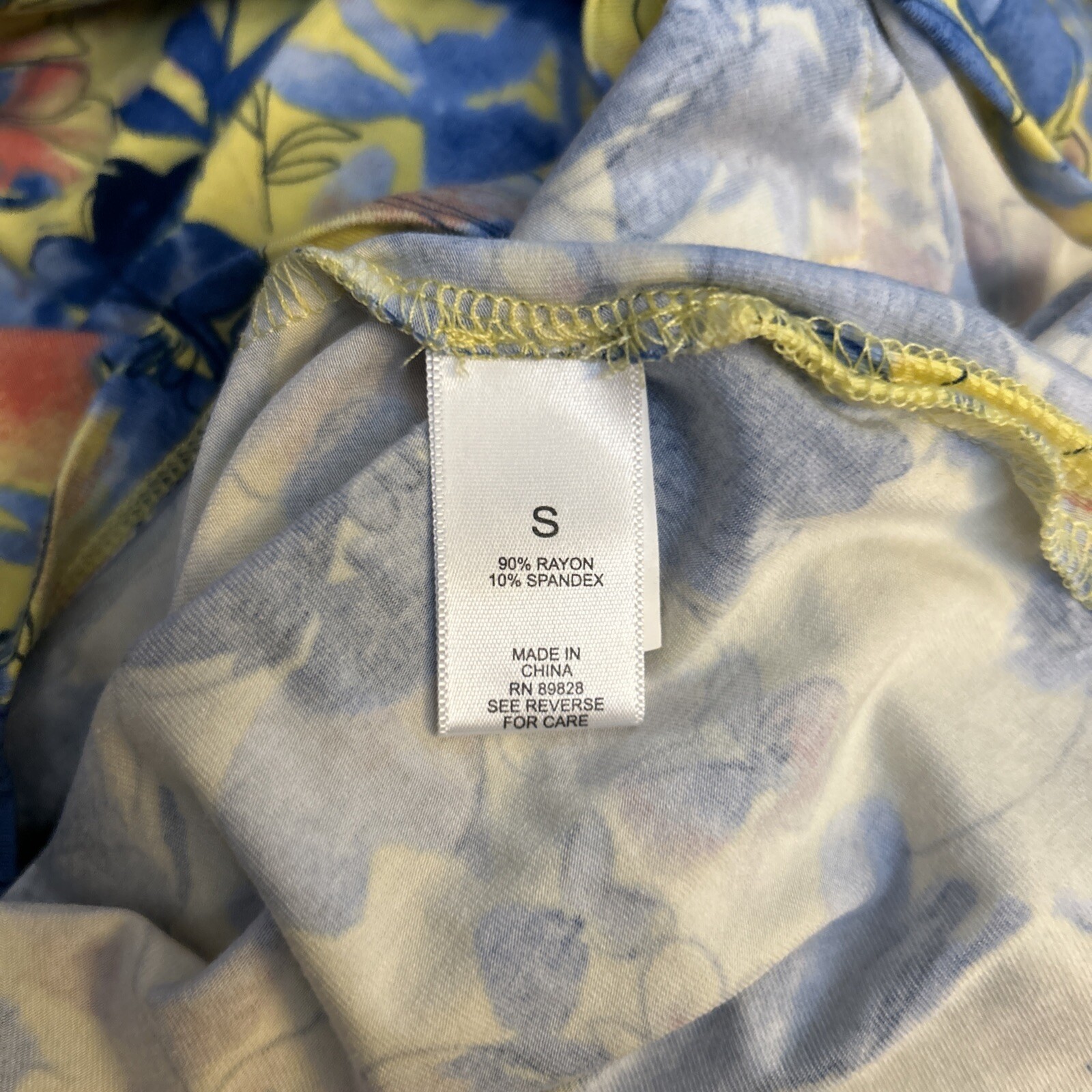 LOGO Top S Yellow Floral Stretch Knit Viscose Spandex Blend Popover Tee Shirt