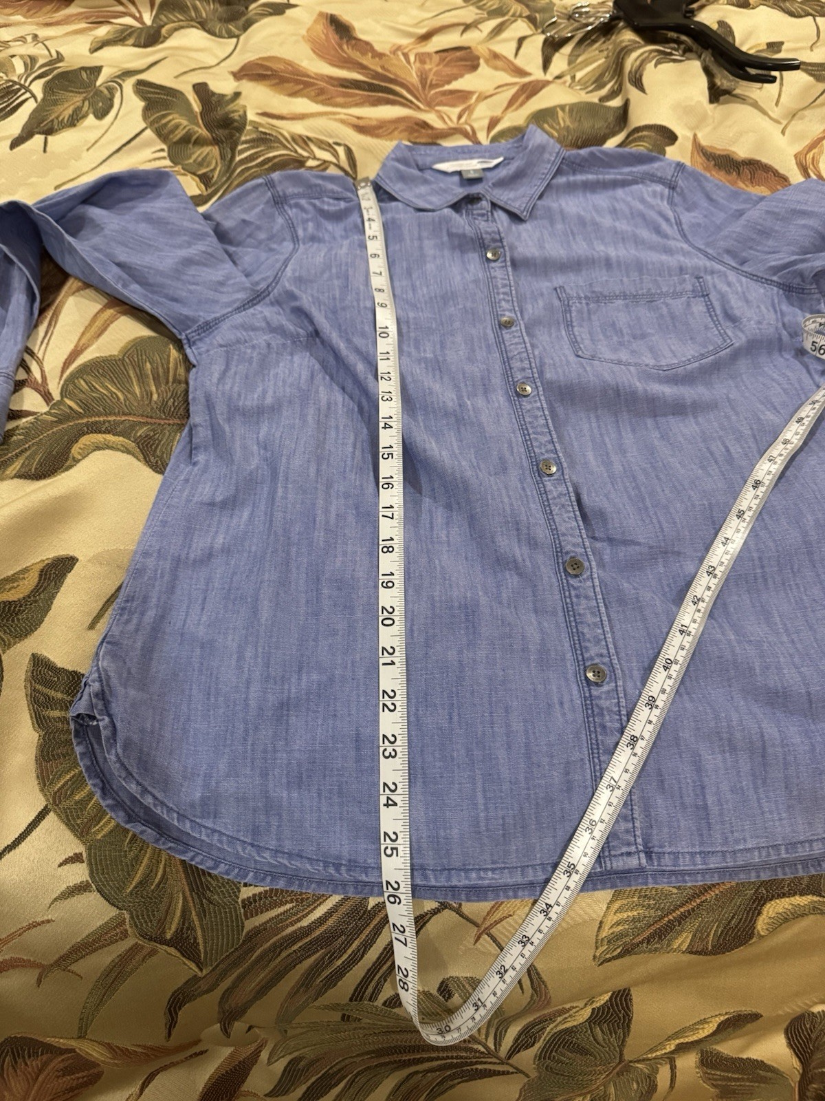 Old Navy Women’s Classic Chambray Denim Shirt Blue Button Up Cotton Size L