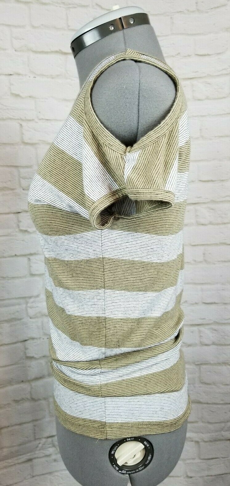 Mercer & Madison T-Shirt Small Tan White Rayon Soft Cold Shoulder Short Slv EUC
